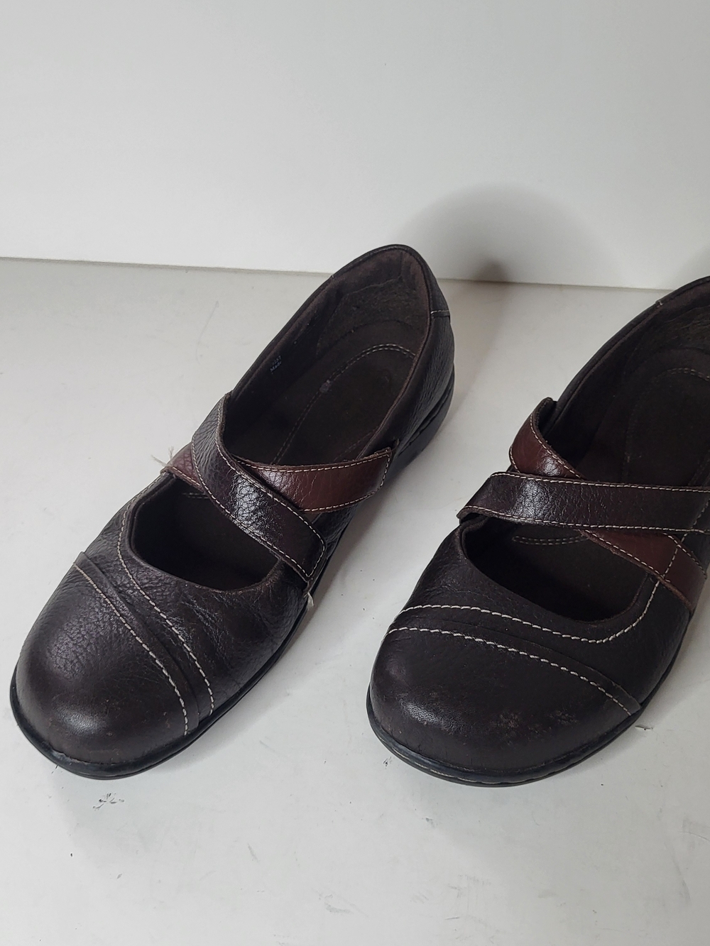 Clarks Women's Brown Leather Mary Jane Flats with Contrast Strap